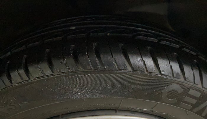 2015 Hyundai Xcent BASE 1.2, CNG, Manual, 72,734 km, Right Front Tyre Tread