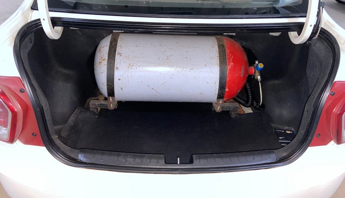 2015 Hyundai Xcent BASE 1.2, CNG, Manual, 72,734 km, Boot Inside