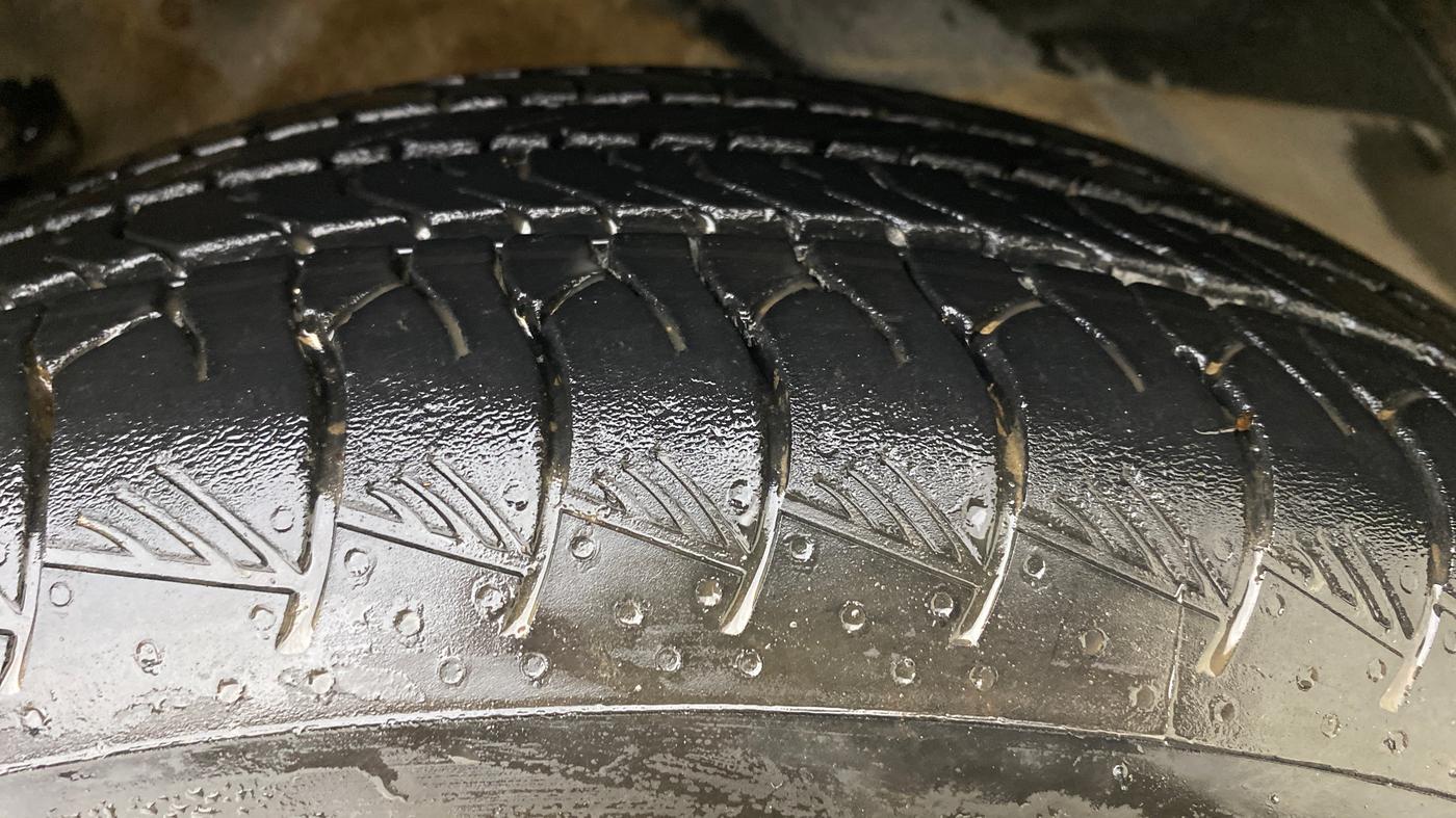 2023 Maruti Grand Vitara ALPHA PLUS HYBRID ECVT, Hybrid, Automatic, 90,717 km, Left Front Tyre Tread