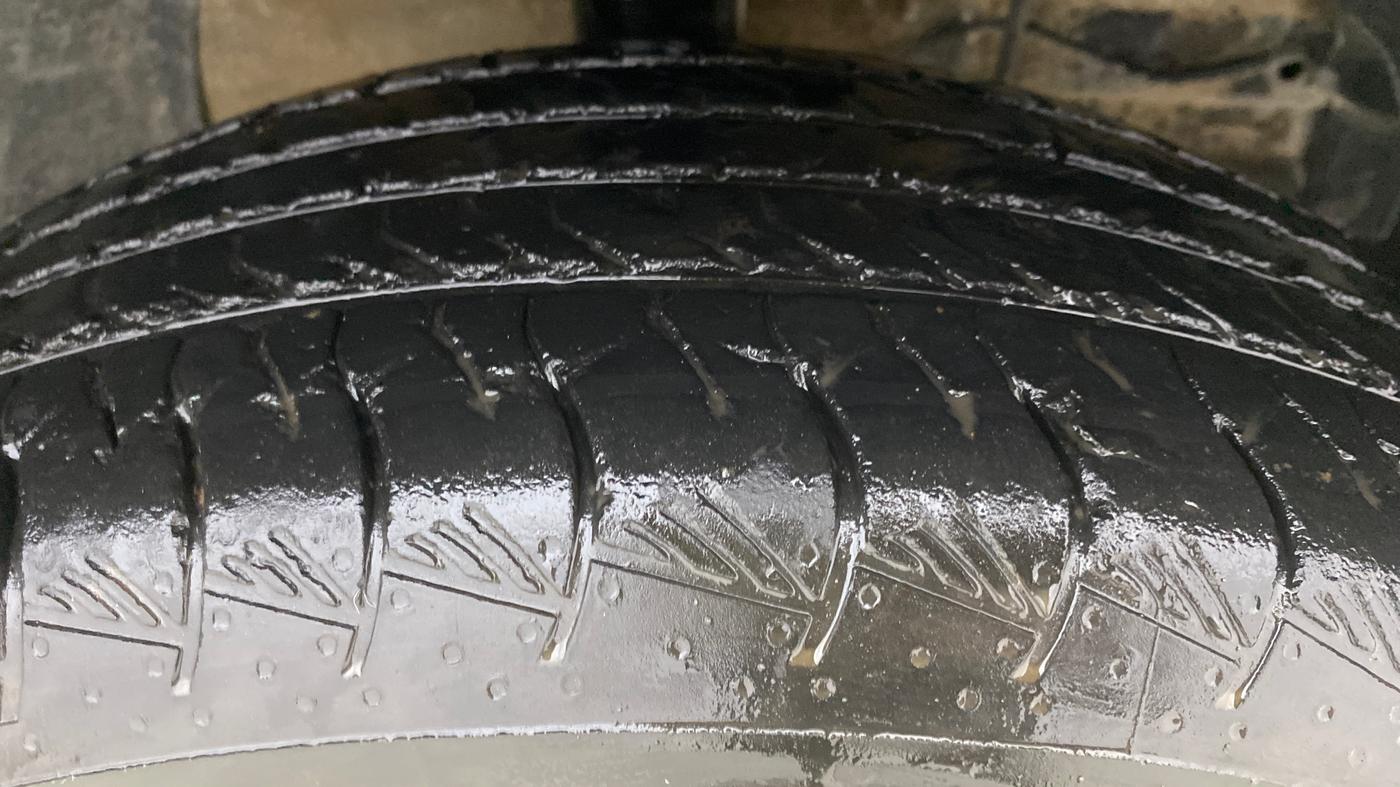 2023 Maruti Grand Vitara ALPHA PLUS HYBRID ECVT, Hybrid, Automatic, 90,717 km, Right Front Tyre Tread