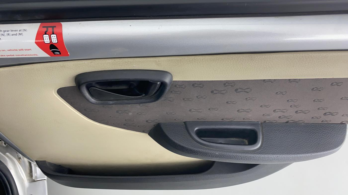 2016 Tata Nano TWIST XTA, Petrol, Automatic, 4,472 km, Driver Side Door Panels Control