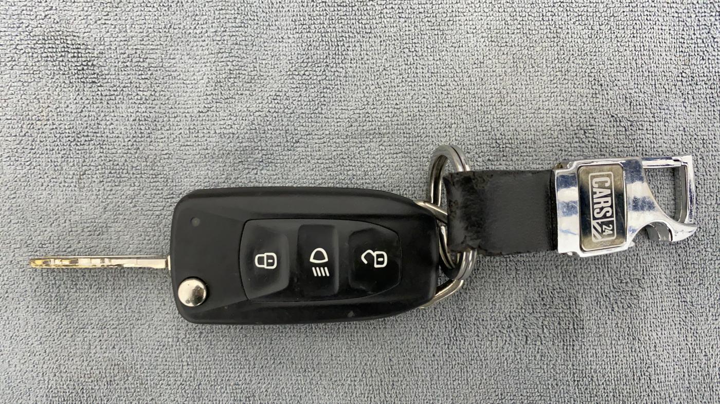 2019 Tata Tiago XZ+ 1.2 Revotron, Petrol, Manual, 40,382 km, Key Close Up
