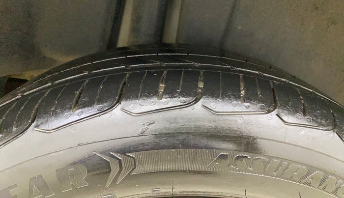 2018 Maruti Ciaz ALPHA 1.4 PETROL, Petrol, Manual, 70,265 km, Right Rear Tyre Tread