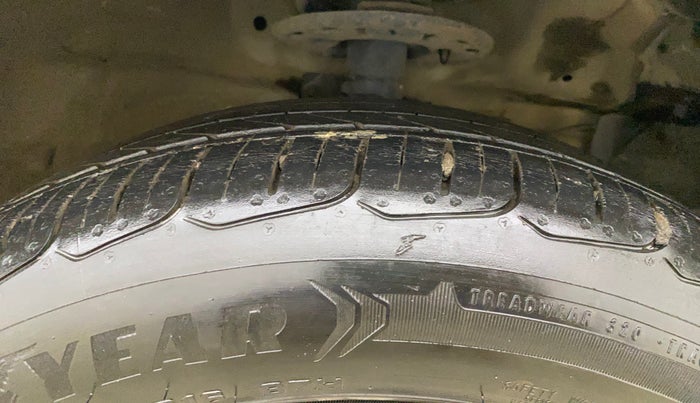 2018 Maruti Ciaz ALPHA 1.4 PETROL, Petrol, Manual, 70,265 km, Right Front Tyre Tread