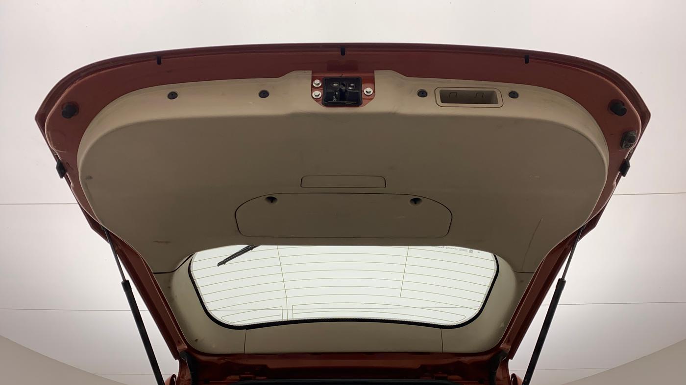 2016 Mahindra XUV500 W6 AT, Diesel, Automatic, 65,569 km, Boot Door Open