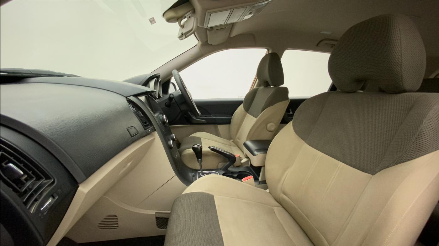 2016 Mahindra XUV500 W6 AT, Diesel, Automatic, 65,569 km, Right Side Front Door Cabin