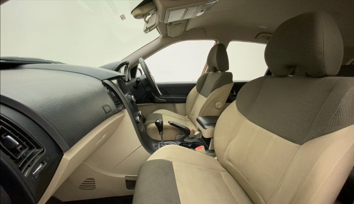 2016 Mahindra XUV500 W6 AT, Diesel, Automatic, 65,569 km, Right Side Front Door Cabin