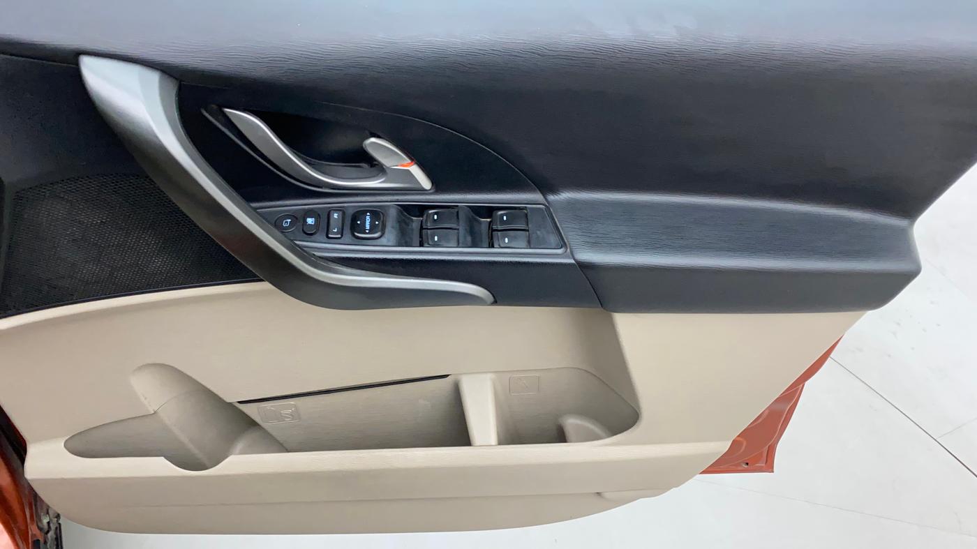 2016 Mahindra XUV500 W6 AT, Diesel, Automatic, 65,569 km, Driver Side Door Panels Control