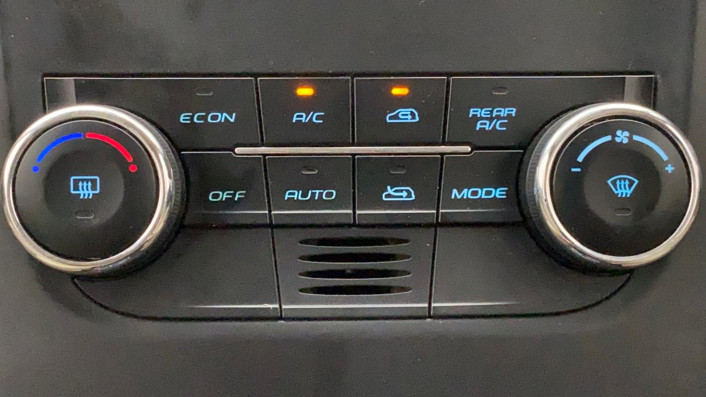2016 Mahindra XUV500 W6 AT, Diesel, Automatic, 65,569 km, Automatic Climate Control