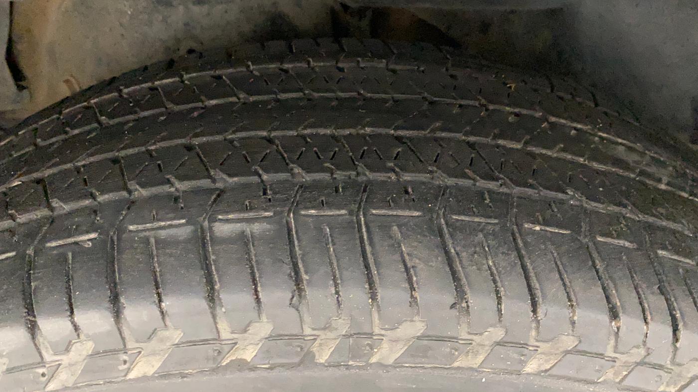 2016 Mahindra XUV500 W6 AT, Diesel, Automatic, 65,569 km, Right Rear Tyre Tread