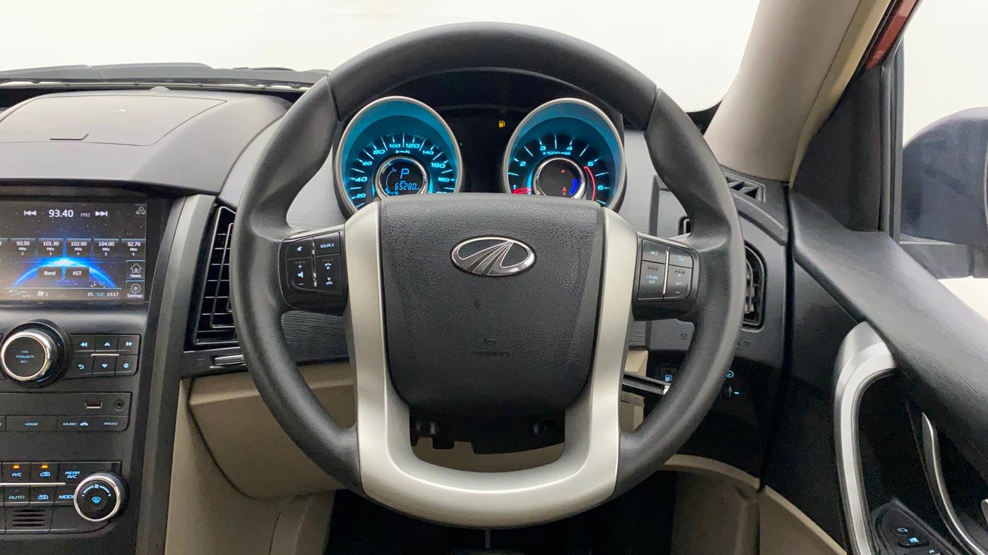 2016 Mahindra XUV500 W6 AT, Diesel, Automatic, 65,569 km, Steering Wheel Close Up