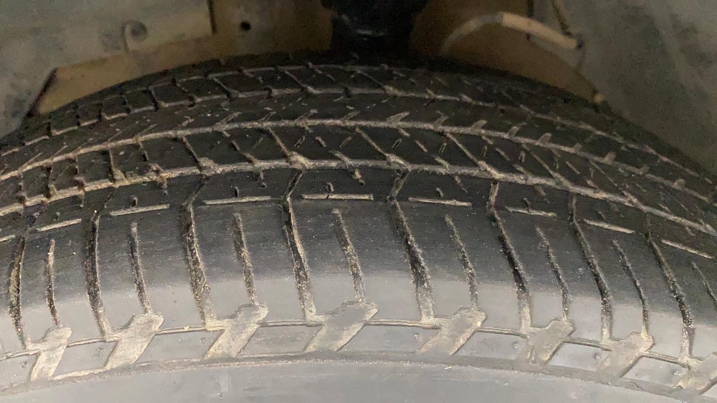 2016 Mahindra XUV500 W6 AT, Diesel, Automatic, 65,569 km, Left Front Tyre Tread