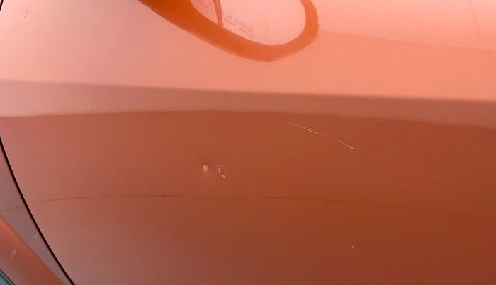 2016 Mahindra XUV500 W6 AT, Diesel, Automatic, 65,569 km, Front passenger door - Slightly dented