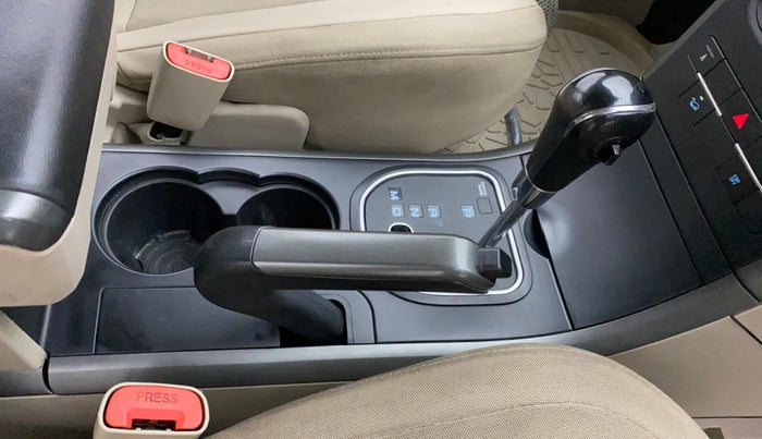 2016 Mahindra XUV500 W6 AT, Diesel, Automatic, 65,569 km, Gear Lever