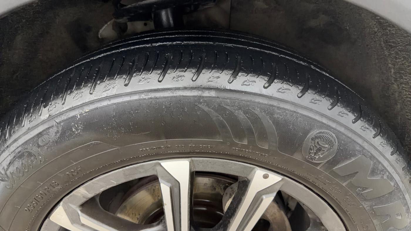 2021 Mahindra XUV700 AX 7 LUXURY P AT 7 STR, Petrol, Automatic, 38,127 km, Right Front Tyre Tread