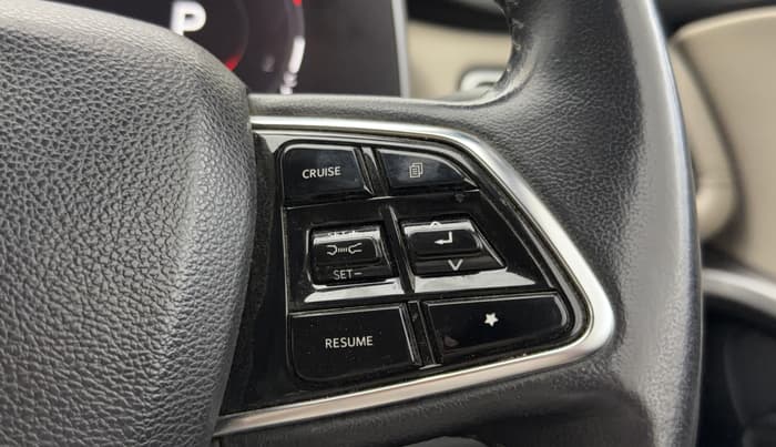 2021 Mahindra XUV700 AX 7 LUXURY P AT 7 STR, Petrol, Automatic, 38,127 km, Adaptive Cruise Control