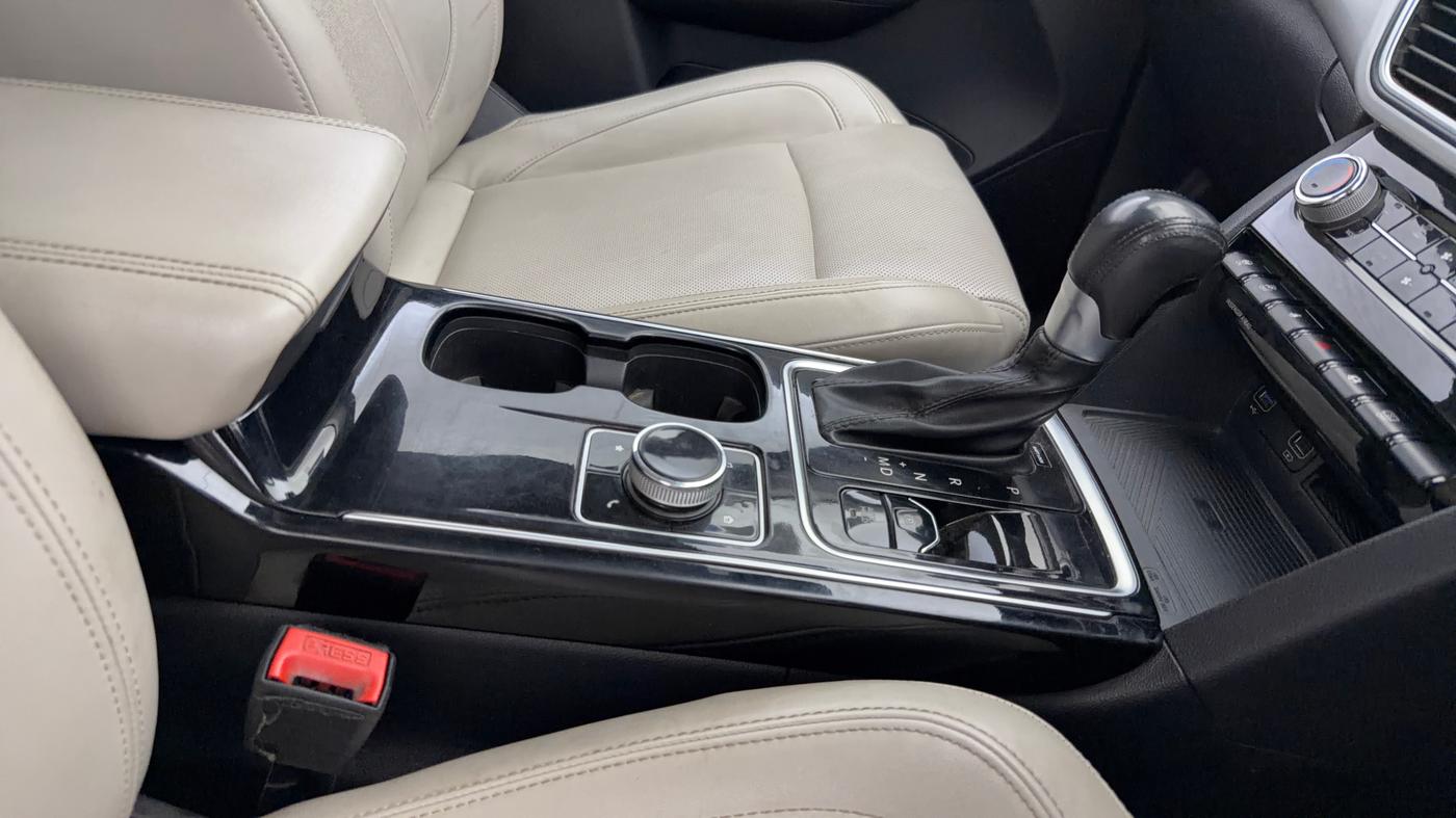 2021 Mahindra XUV700 AX 7 LUXURY P AT 7 STR, Petrol, Automatic, 38,127 km, Gear Lever