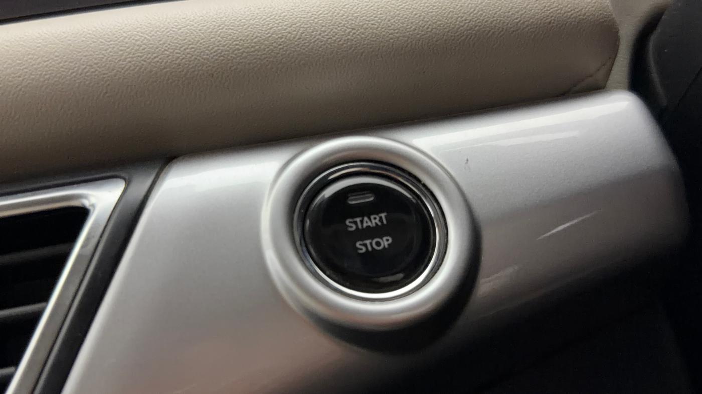 2021 Mahindra XUV700 AX 7 LUXURY P AT 7 STR, Petrol, Automatic, 38,127 km, Keyless Start/ Stop Button