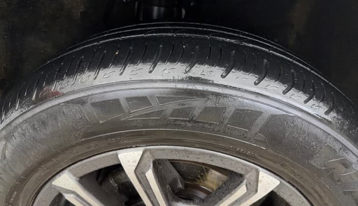 2021 Mahindra XUV700 AX 7 LUXURY P AT 7 STR, Petrol, Automatic, 38,127 km, Right Rear Tyre Tread