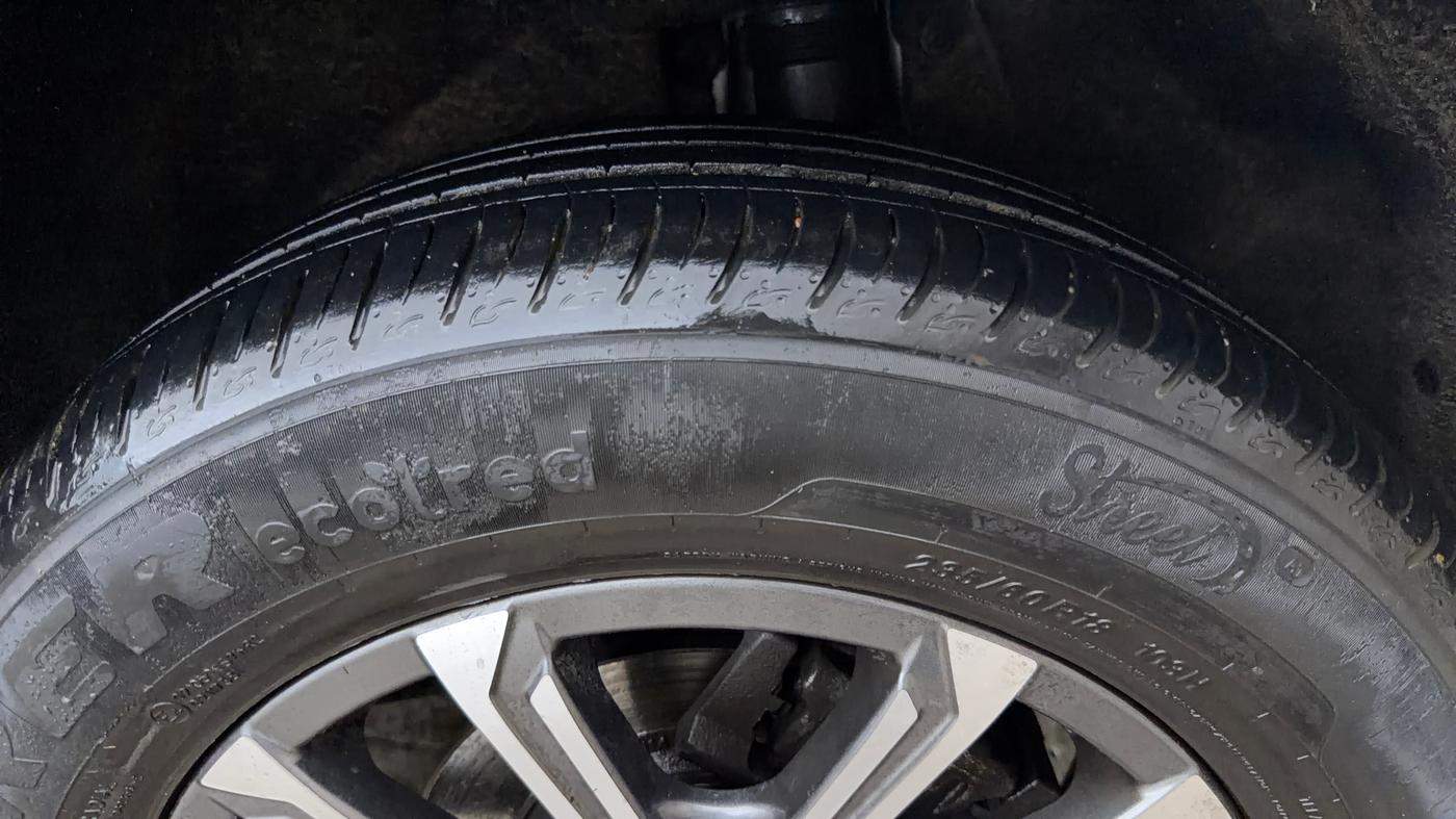 2021 Mahindra XUV700 AX 7 LUXURY P AT 7 STR, Petrol, Automatic, 38,127 km, Left Rear Tyre Tread