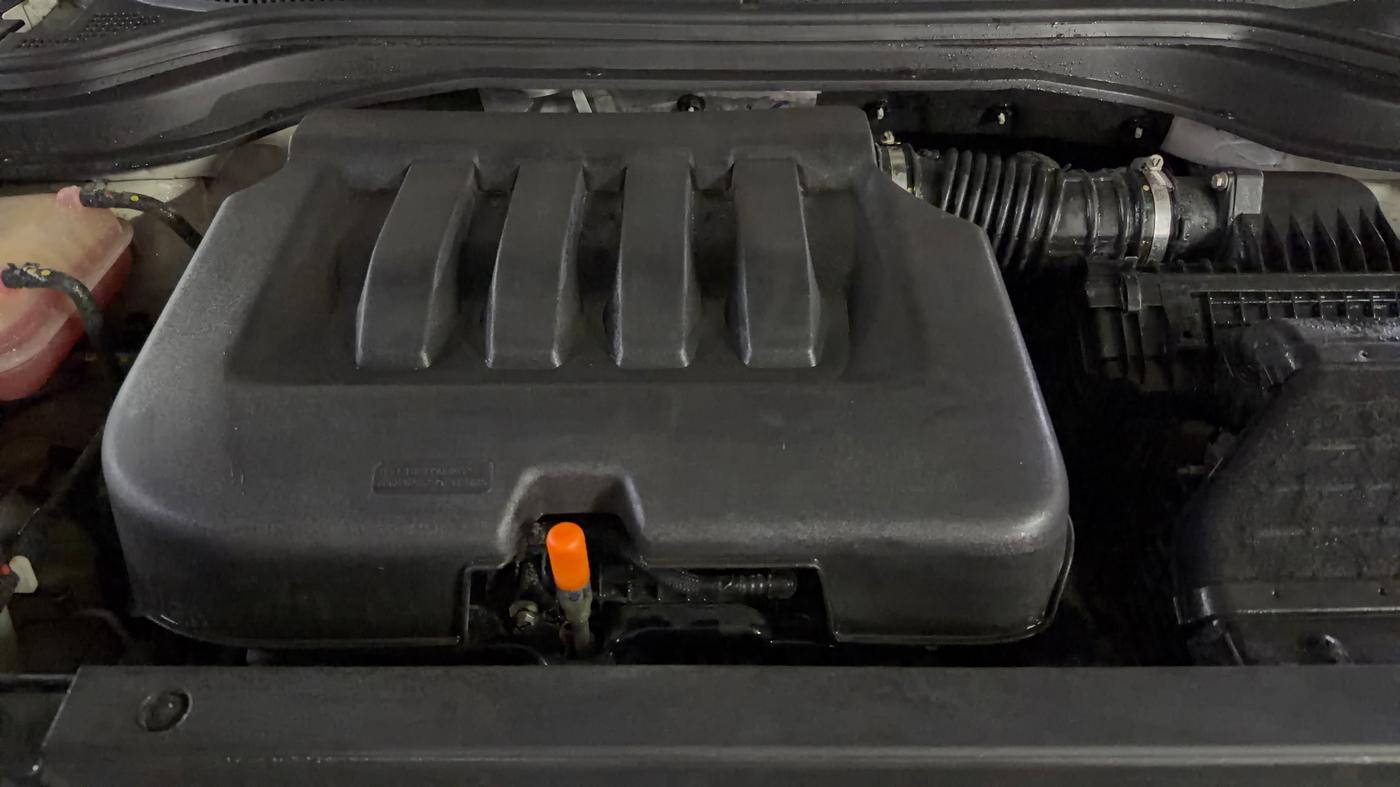 2021 Mahindra XUV700 AX 7 LUXURY P AT 7 STR, Petrol, Automatic, 38,127 km, Engine View