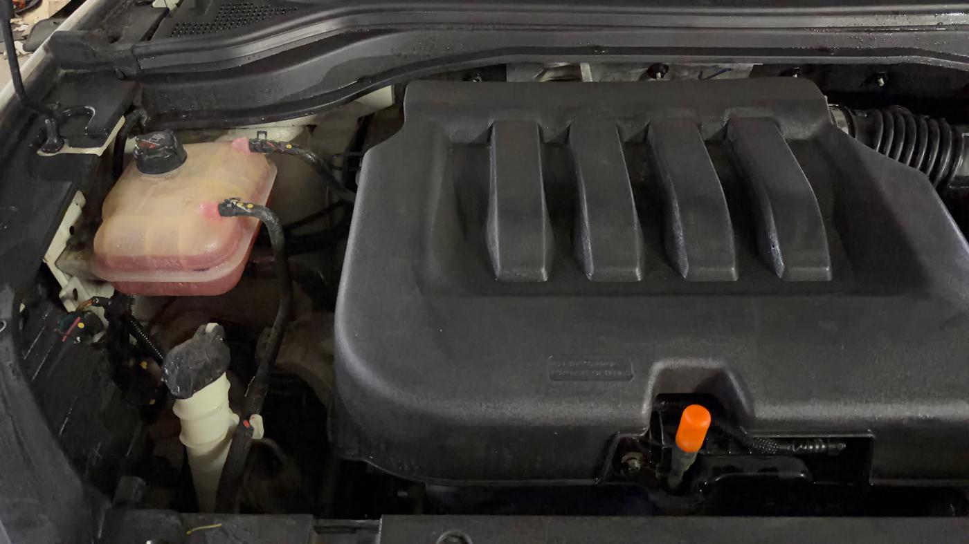 2021 Mahindra XUV700 AX 7 LUXURY P AT 7 STR, Petrol, Automatic, 38,127 km, Engine View - Right