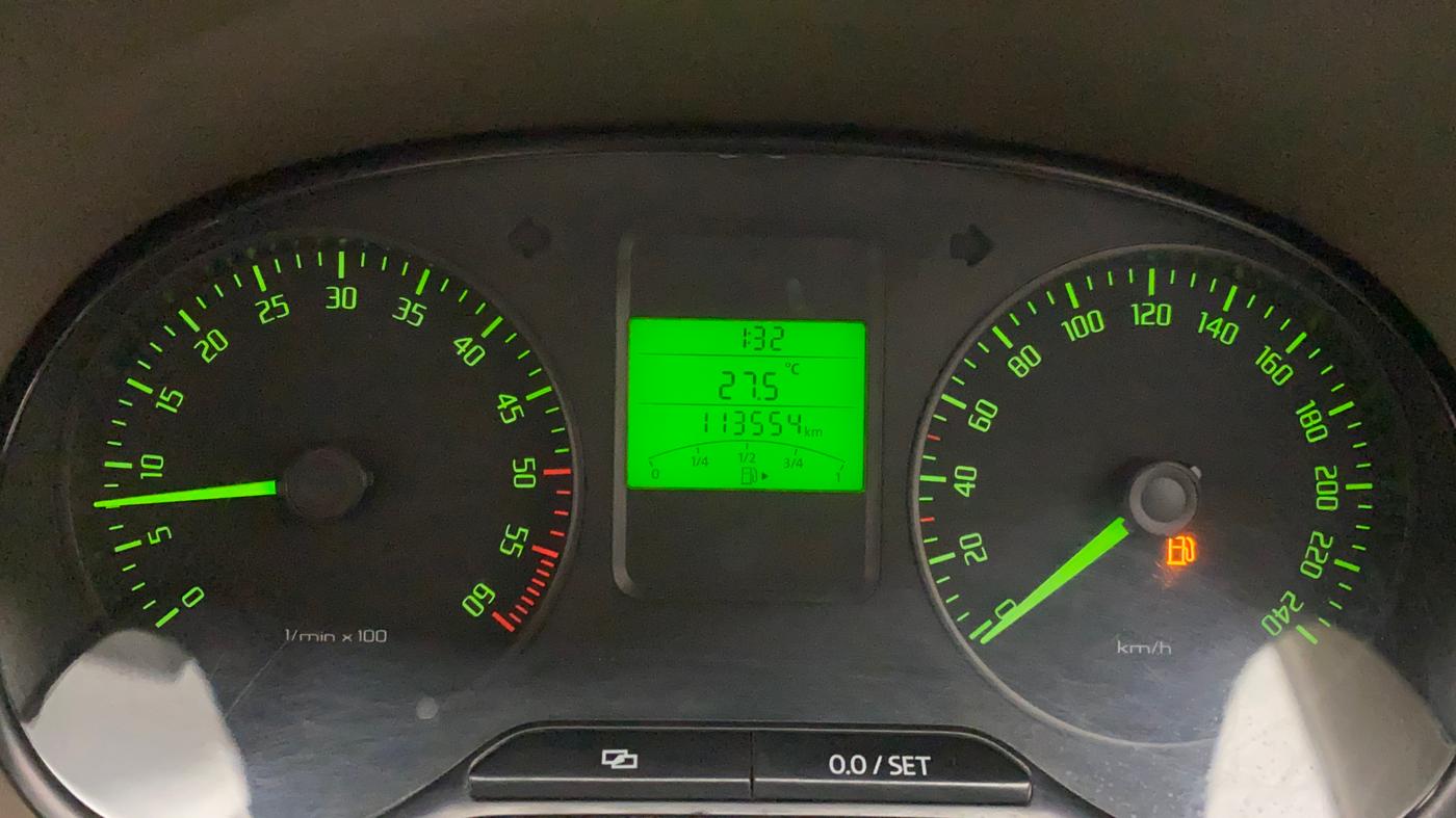 2013 Skoda Rapid AMBITION 1.6 TDI CR MT PLUS, Diesel, Manual, 1,13,554 km, Odometer Image