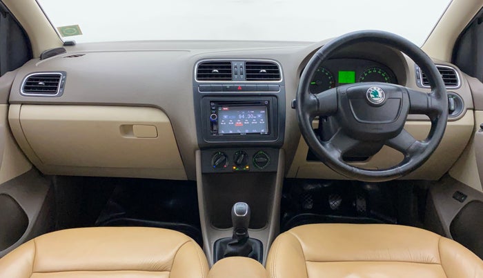 2013 Skoda Rapid AMBITION 1.6 TDI CR MT PLUS, Diesel, Manual, 1,13,554 km, Dashboard