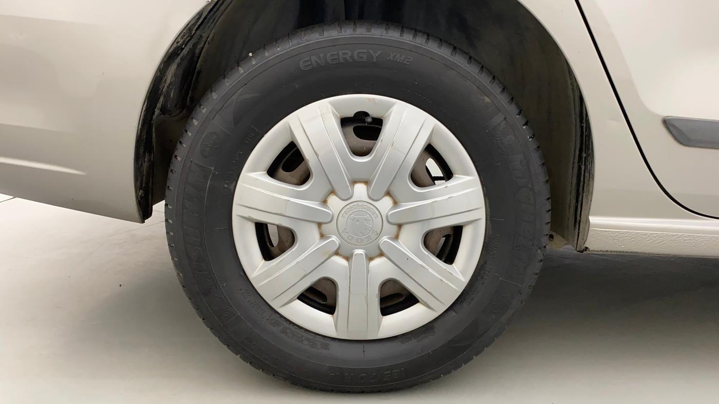 2013 Skoda Rapid AMBITION 1.6 TDI CR MT PLUS, Diesel, Manual, 1,13,554 km, Right Rear Wheel
