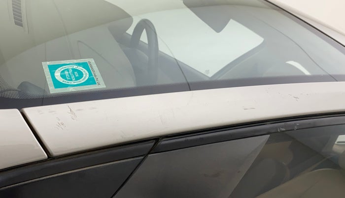 2013 Skoda Rapid AMBITION 1.6 TDI CR MT PLUS, Diesel, Manual, 1,13,554 km, Left A pillar - Minor scratches