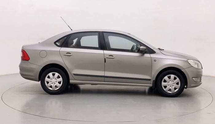 2013 Skoda Rapid AMBITION 1.6 TDI CR MT PLUS, Diesel, Manual, 1,13,554 km, Right Side View