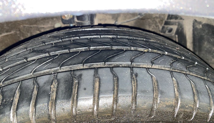 2016 Maruti Ertiga VXI AT, Petrol, Automatic, 68,424 km, Right Front Tyre Tread