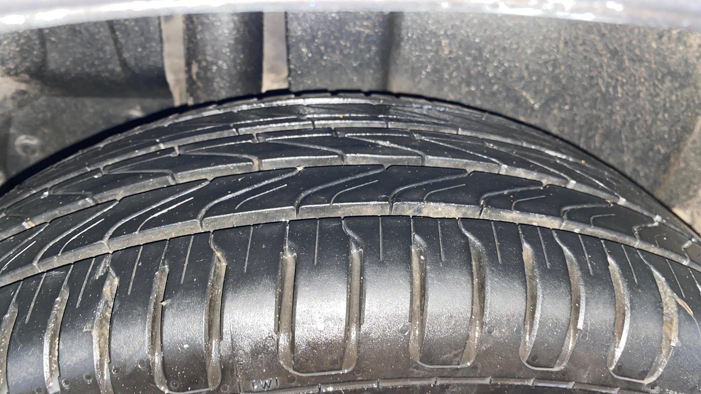 2016 Maruti Ertiga VXI AT, Petrol, Automatic, 68,424 km, Right Rear Tyre Tread