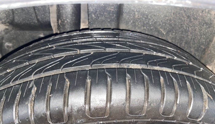 2016 Maruti Ertiga VXI AT, Petrol, Automatic, 68,424 km, Right Rear Tyre Tread
