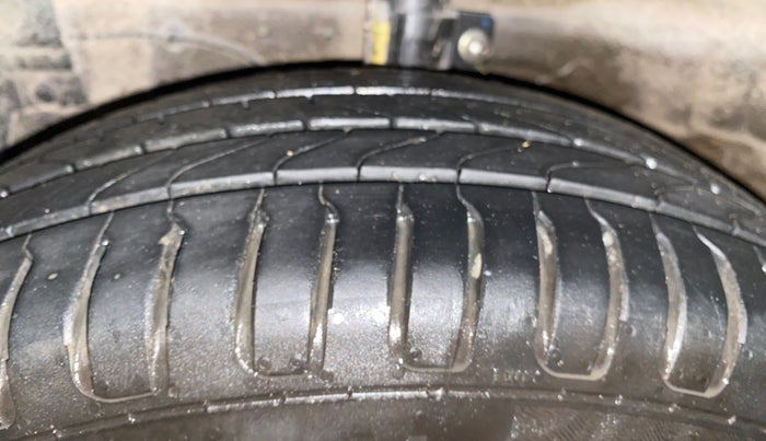 2016 Maruti Ertiga VXI AT, Petrol, Automatic, 68,424 km, Left Front Tyre Tread