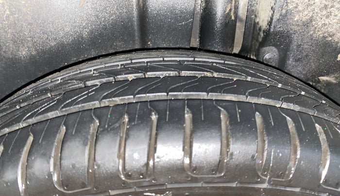 2016 Maruti Ertiga VXI AT, Petrol, Automatic, 68,424 km, Left Rear Tyre Tread