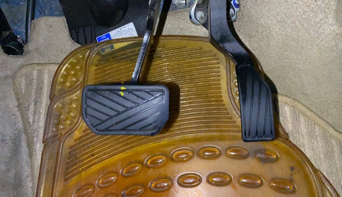 2016 Maruti Ertiga VXI AT, Petrol, Automatic, 68,424 km, Pedals