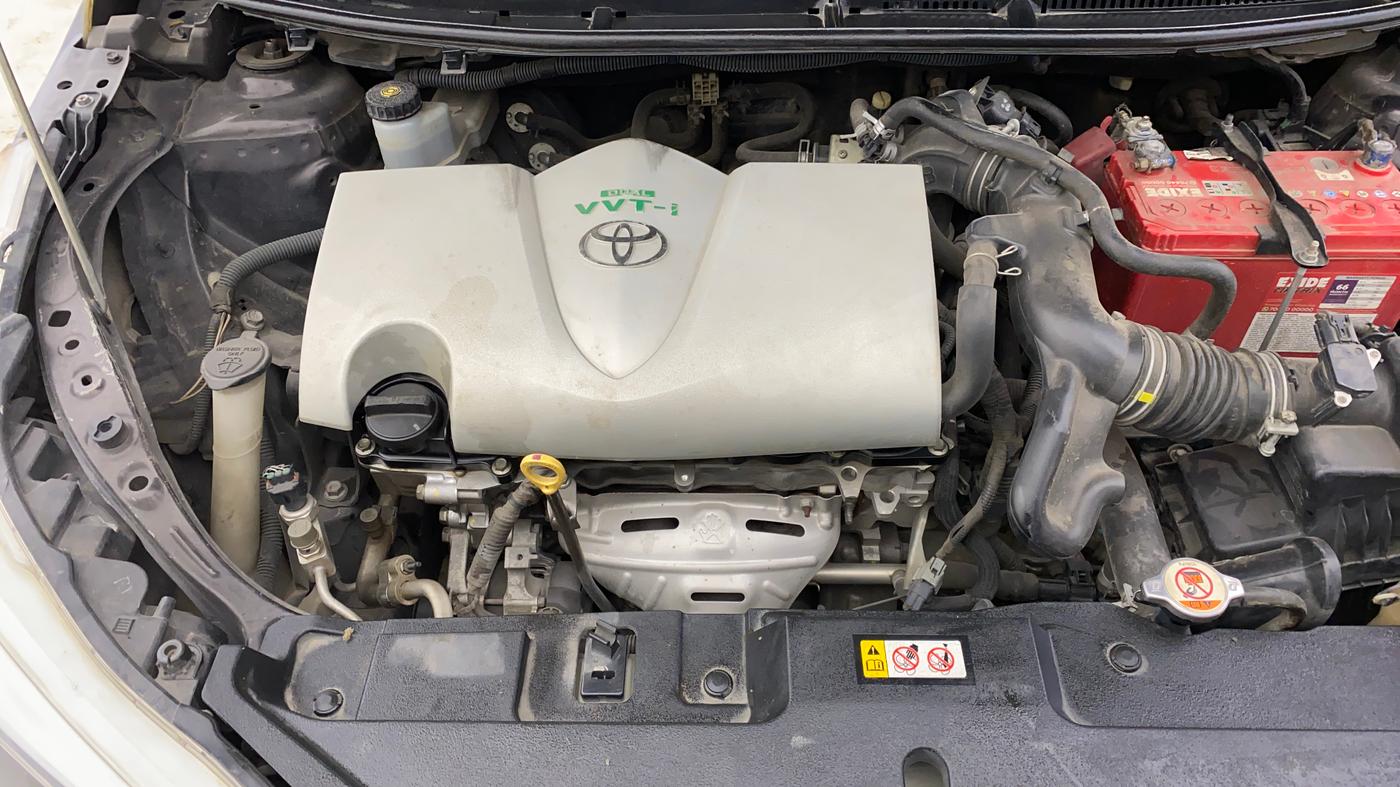 2018 Toyota YARIS V CVT, Petrol, Automatic, 62,645 km, Engine View - Right