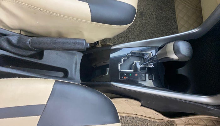 2018 Toyota YARIS V CVT, Petrol, Automatic, 62,361 km, Gear Lever