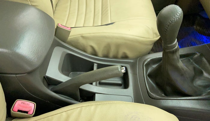 2013 Toyota Fortuner 3.0 MT 4X2, Diesel, Manual, 1,00,509 km, Gear Lever