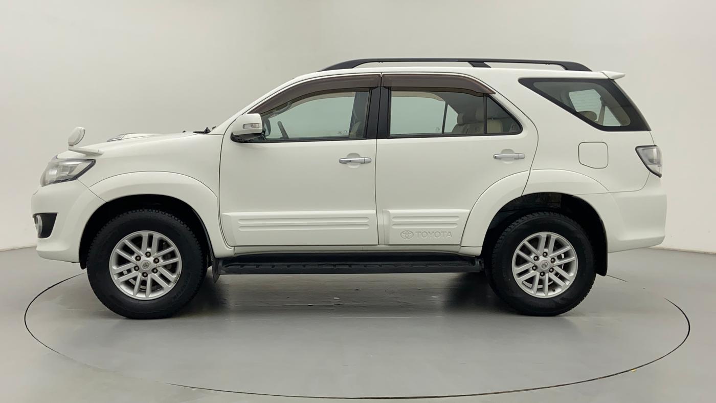 2013 Toyota Fortuner 3.0 MT 4X2, Diesel, Manual, 1,00,509 km, Left Side