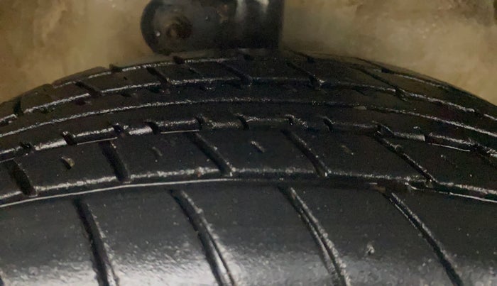 2012 Maruti A Star VXI (ABS) AT, Petrol, Automatic, 49,688 km, Right Front Tyre Tread