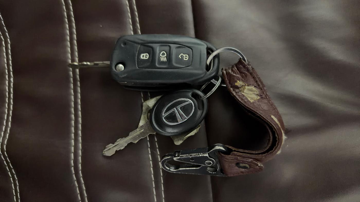 2019 Tata Tiago XZ PLUS PETROL, CNG, Manual, 80,063 km, Key Close Up