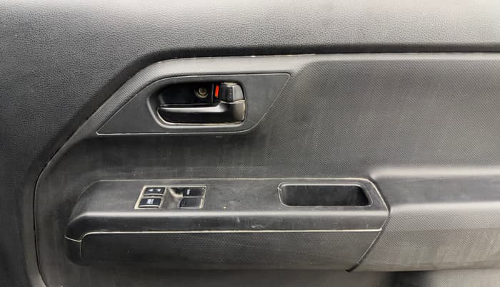 2020 Maruti New Wagon-R LXI 1.0, Petrol, Manual, 27,229 km, Driver Side Door Panels Control