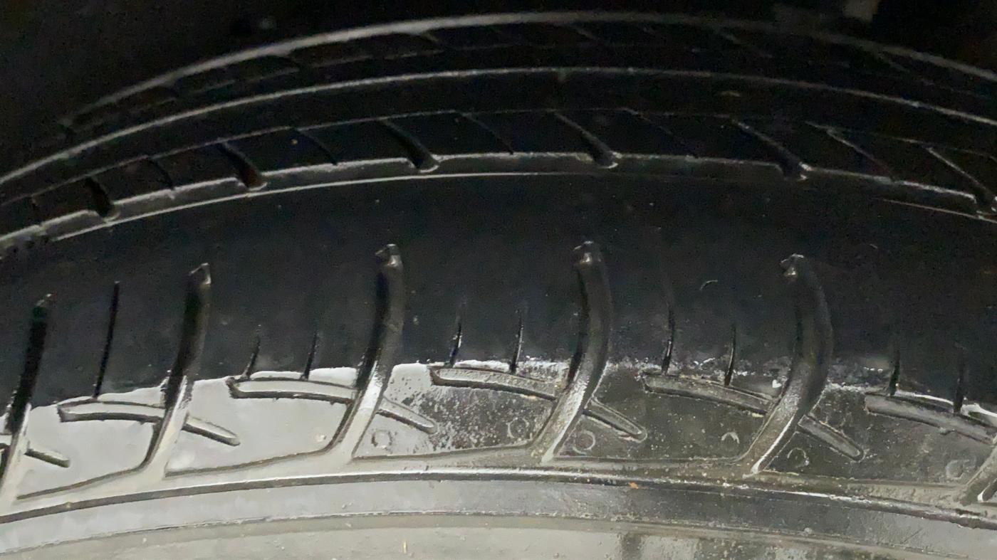 2017 Maruti Baleno DELTA PETROL 1.2, Petrol, Manual, 29,716 km, Left Rear Tyre Tread