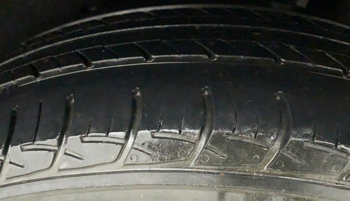 2017 Maruti Baleno DELTA PETROL 1.2, Petrol, Manual, 29,716 km, Left Rear Tyre Tread