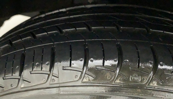 2017 Maruti Baleno DELTA PETROL 1.2, Petrol, Manual, 29,716 km, Right Rear Tyre Tread