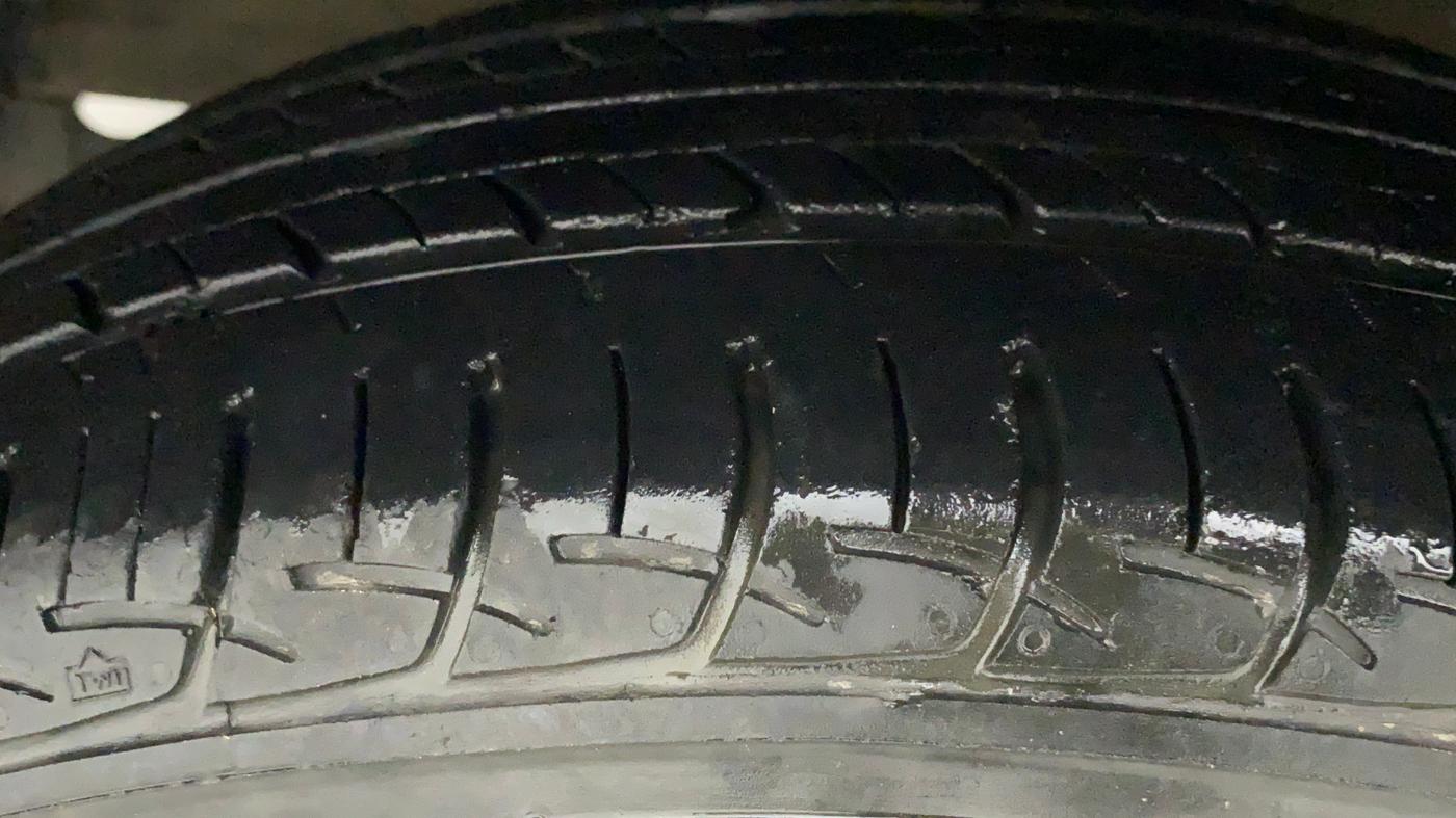 2017 Maruti Baleno DELTA PETROL 1.2, Petrol, Manual, 29,716 km, Left Front Tyre Tread