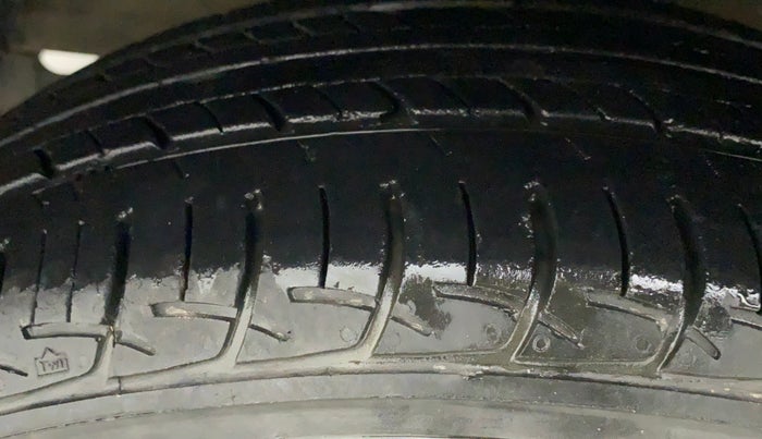 2017 Maruti Baleno DELTA PETROL 1.2, Petrol, Manual, 29,716 km, Left Front Tyre Tread