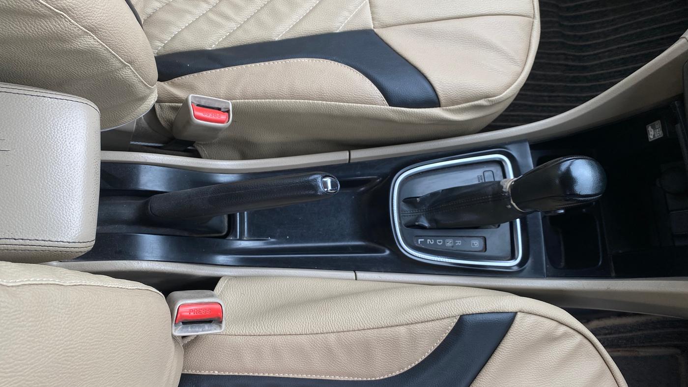 2018 Maruti Ciaz ALPHA  AT 1.4  PETROL, Petrol, Automatic, 1,40,176 km, Gear Lever